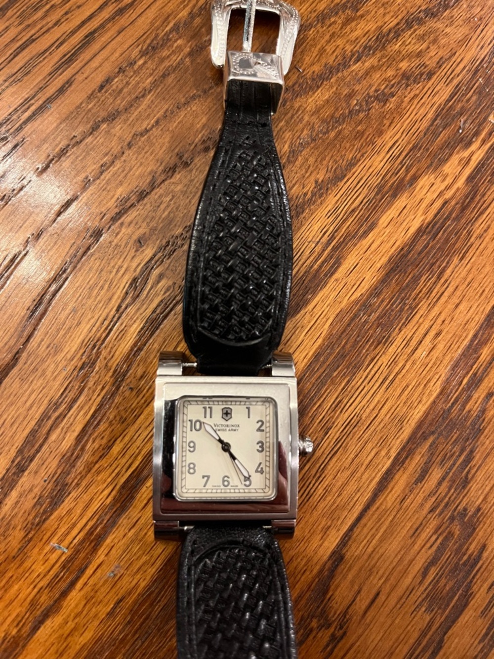 4 watches: Coach Timex Victorinox Swiss Army - Picture 7 of 8